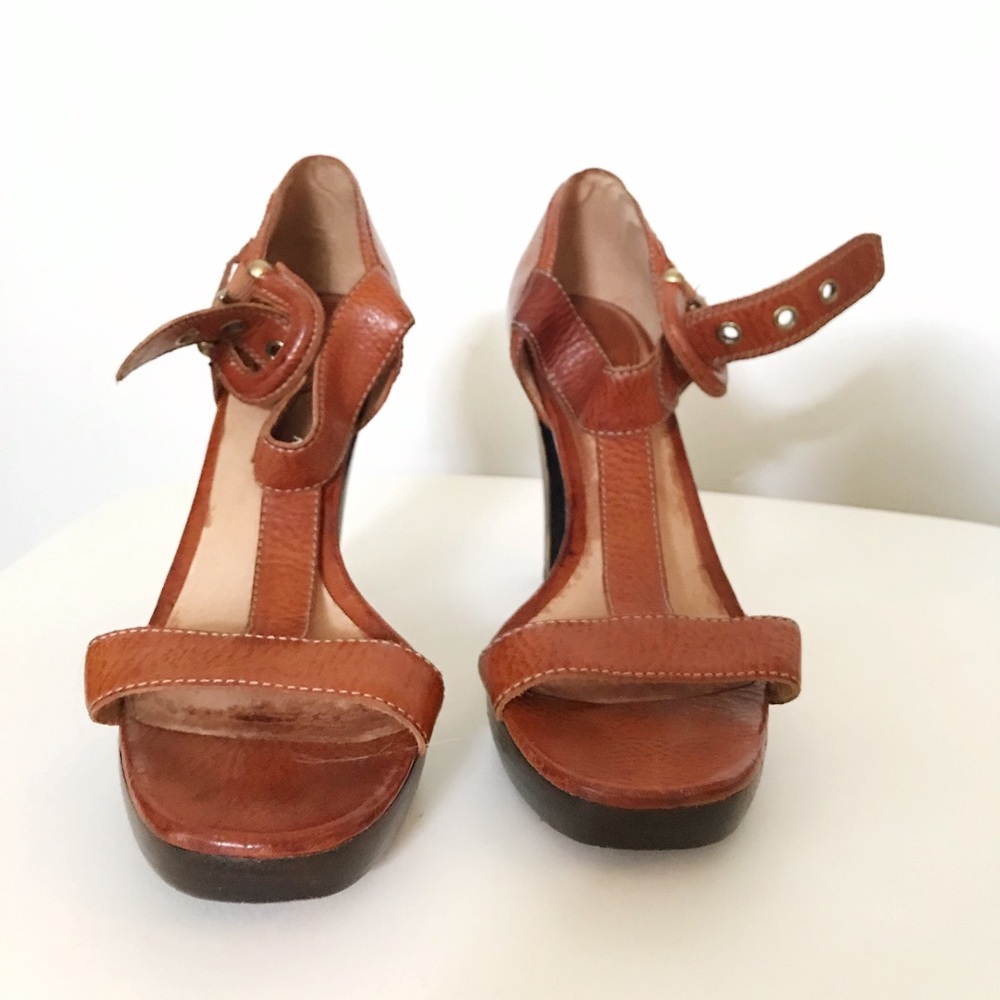 Frye T Strap Sandals Brown Leather Wooden Heel